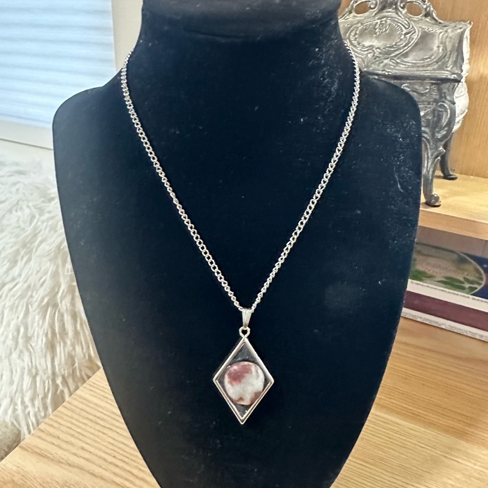 Agate Pendant Necklace